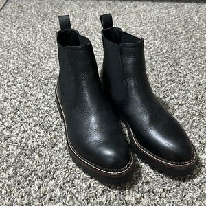 Caslon Miller Chelsea boot, size 6, black